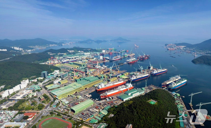 View of Samsung Heavy Industries' Geoje shipyard / NEWS1
