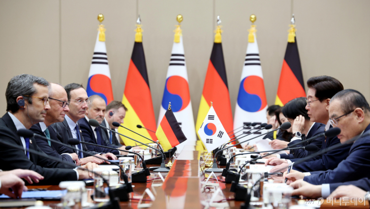 [서울=뉴시스] 김진아 기자 = 이재명 대통령이 29일 청와대에서 열린 프리드리히 메르츠 독일 총리와의 정상회담에서 발언하고 있다. 2026.10.29. bluesoda@newsis.com /사진=
