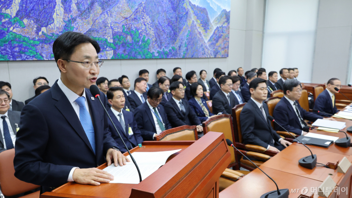 (서울=뉴스1) 신웅수 기자 = 임광현 대통령 비서실장이 29일 서울 여의도 국회에서 열린 국회운영위원회의 대통령 비서실 등에 대한 국정감사에서 업무보고를 하고 있다. 2026.10.29/뉴스1 Copyright © 뉴스1. All rights reserved. 무단 전재 및 재배포, AI학습 이용 금지. /사진=(서울=뉴스1) 신웅수 기자