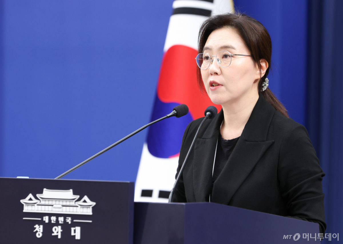 (서울=뉴스1) 허경 기자 = 강유정 대변인이 12일 청와대 춘추관에서 '납 배출 비타민 주사' 의혹 관련 대통령 지시 사항을 브리핑하고 있다. 2026.10.12/뉴스1 Copyright © 뉴스1. All rights reserved. 무단 전재 및 재배포, AI학습 이용 금지. /사진=(서울=뉴스1) 허경 기자
