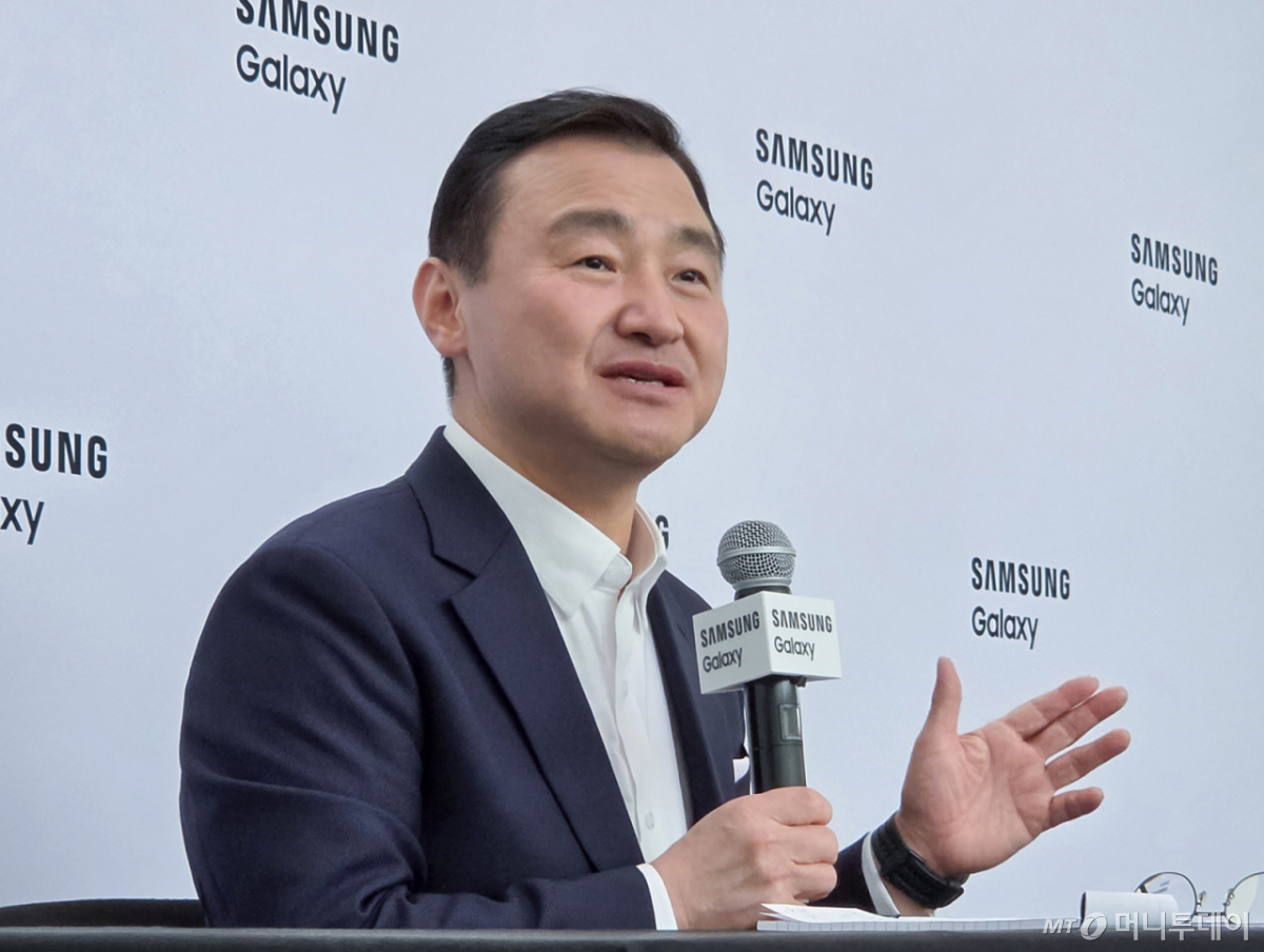 노태문 삼성전자 DX 대표이사 사장이 기자간담회에서 발언하고 있다./사진=삼성전자