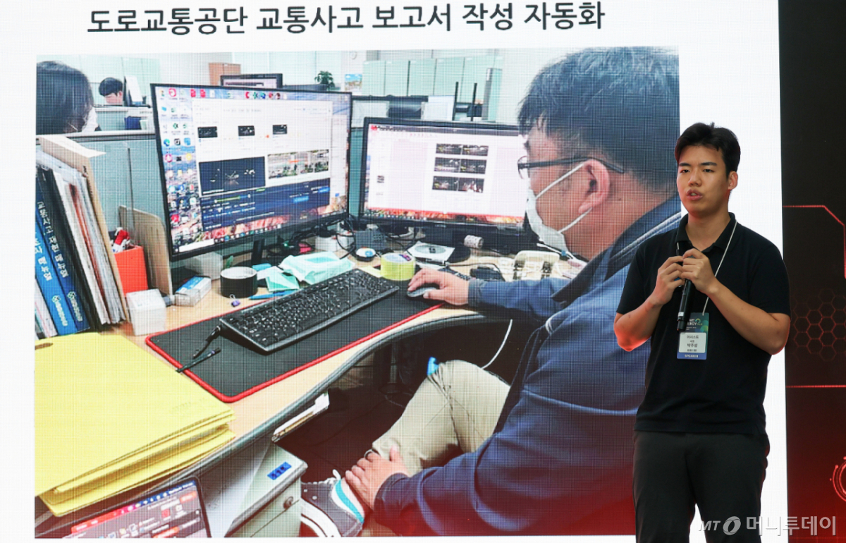 박주성 광주과학기술원 어시스트 대표가 30일 서울 강남구 코엑스에서 열린 '2026 K-딥테크 스타트업 왕중왕전'에서 '인공지능을 활용한 교통사고 분석 솔루션'에 대해 발표하고 있다. /사진=김창현 기자 chmt@