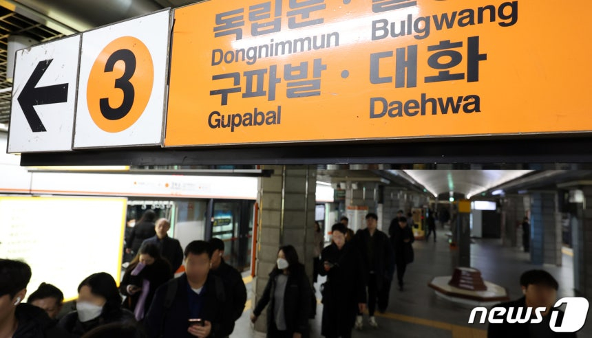 남편은 A씨가 흉기로 아내의 목과 머리, 얼굴, 가슴 등 여러 부위를 공격했다고 전했다. 아내는 피를 3ℓ 가까이 흘려 위급한 상태에 빠졌지만, 의정부성모병원 외상센터 의료진의 수술로 가까스로 지혈됐다고 설명했다./사진=뉴스1