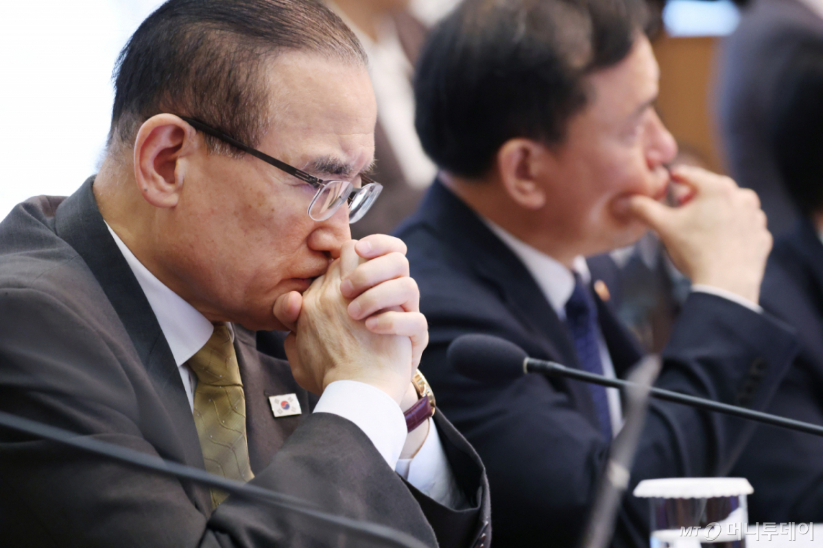 [서울=뉴시스] 조성봉 기자 = 위성락 안보실장이 27일 청와대에서 열린 국무회의에 참석해 고심하고 있다. 2026.10.27. suncho21@newsis.com /사진=조성봉