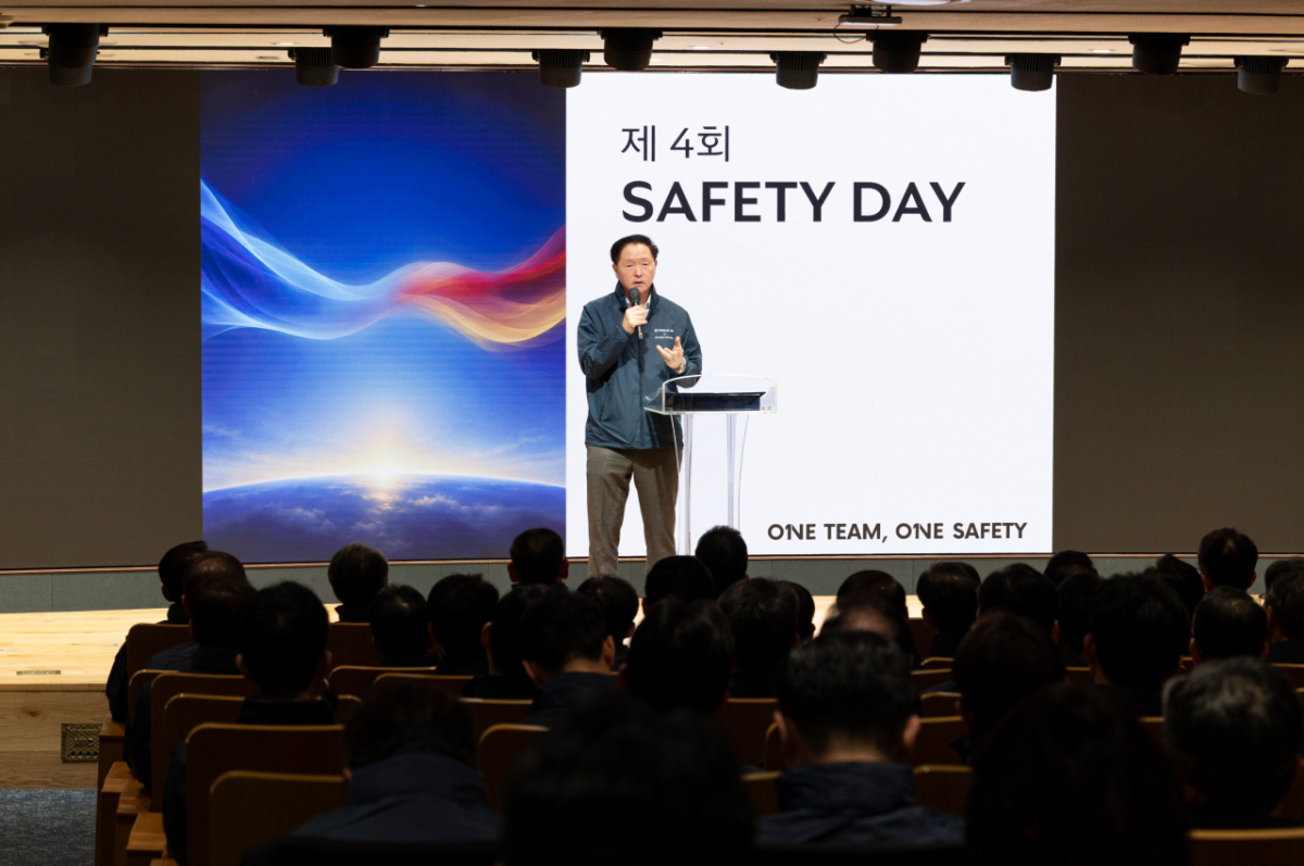 '세이프티 데이(Safety Day)' 행사에 앞서 개회사를 하고 있는 우기홍 대한항공 대표이사 부회장/사진= 대한항공 제공