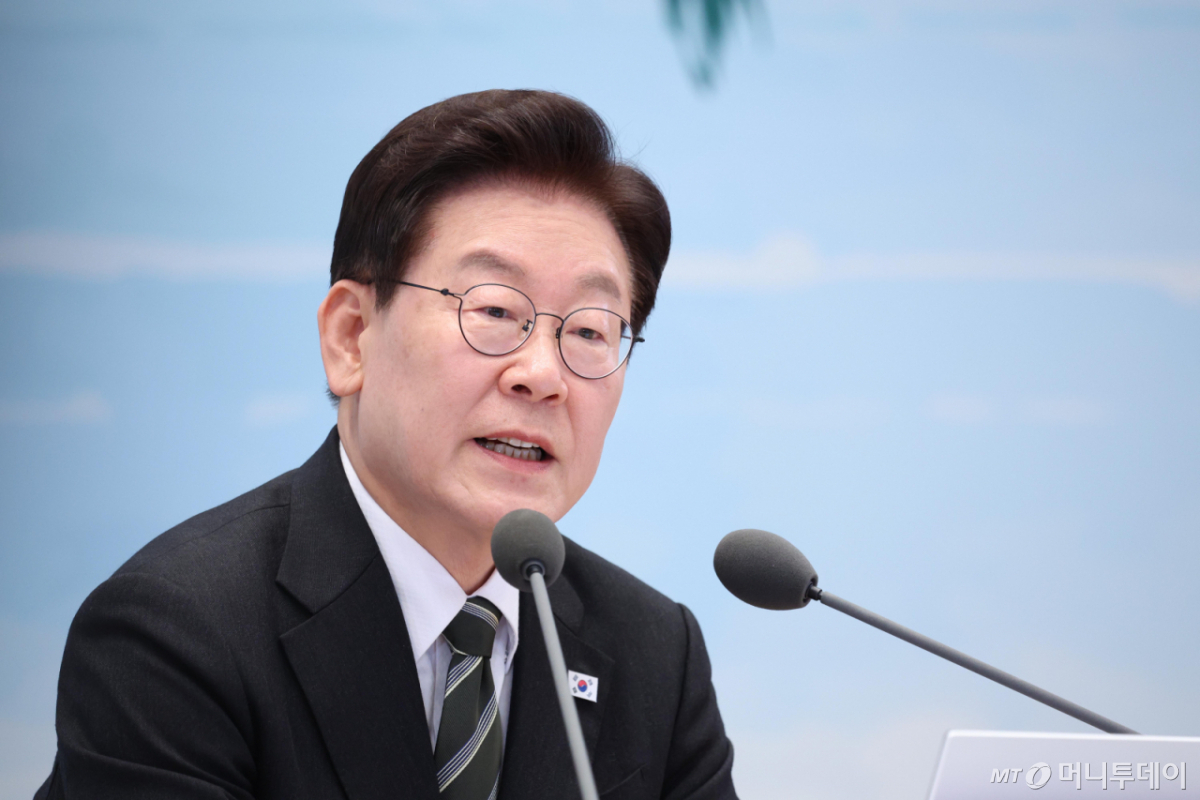 [서울=뉴시스] 김진아 기자 = 이재명 대통령이 26일 청와대 영빈관에서 열린 '농어민과의 대화'에서 발언을 하고 있다. 2026.10.26. bluesoda@newsis.com /사진=