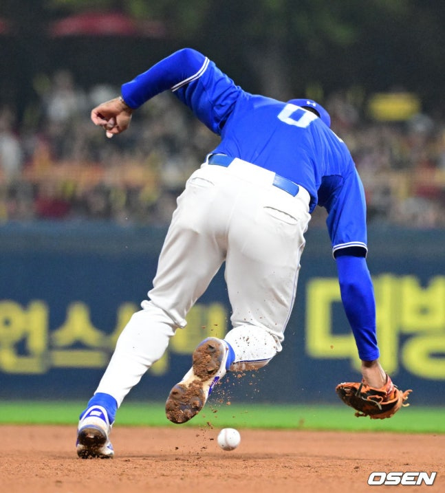 5회 디아즈가 실책을 범한 장면.