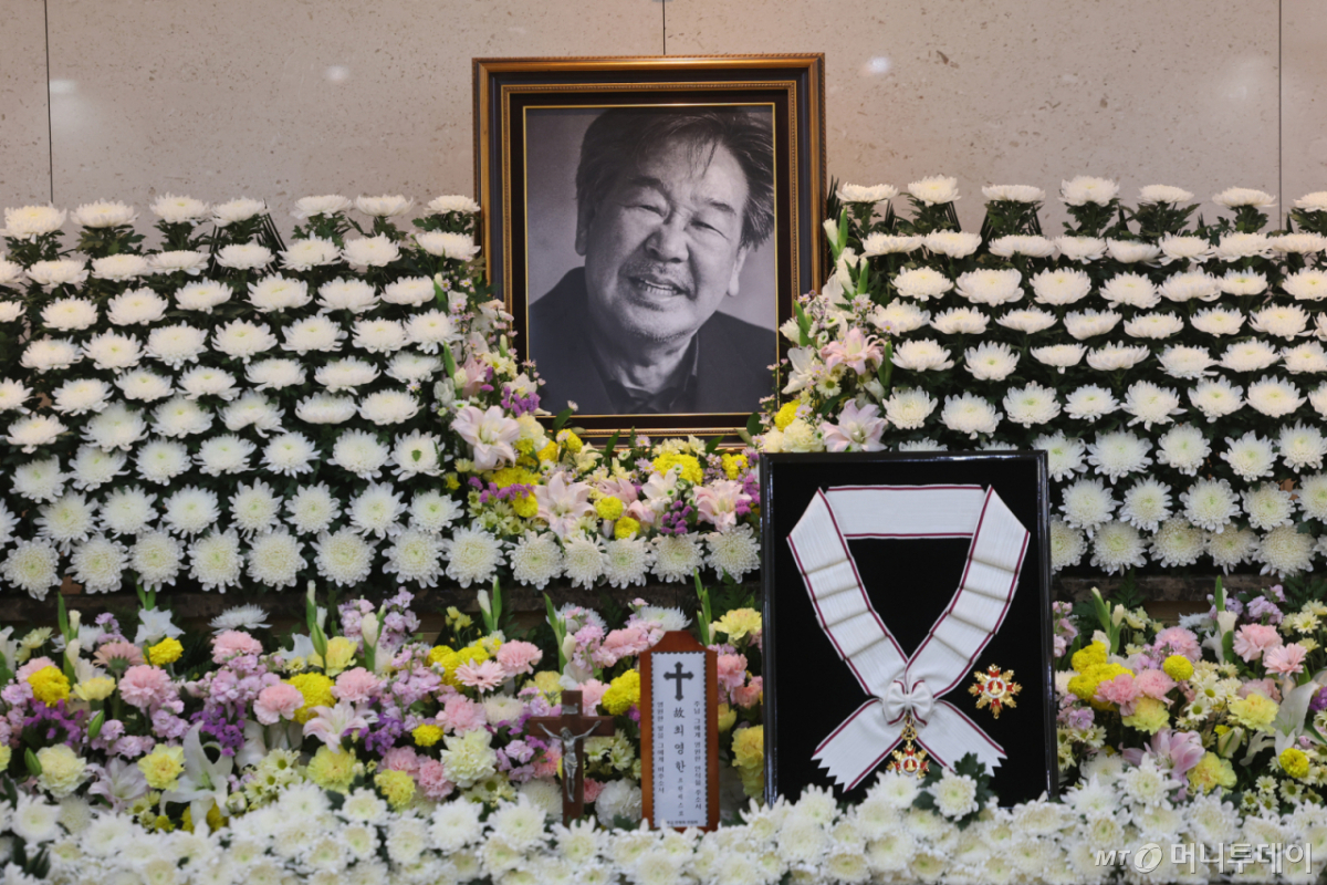 [서울=뉴시스] 사진공동취재단 = 30일 서울 송파구 아산병원 장례식장에 고(故) 최불암의 빈소가 마련돼 있다. 2026.10.30. photo@newsis.com /사진=
