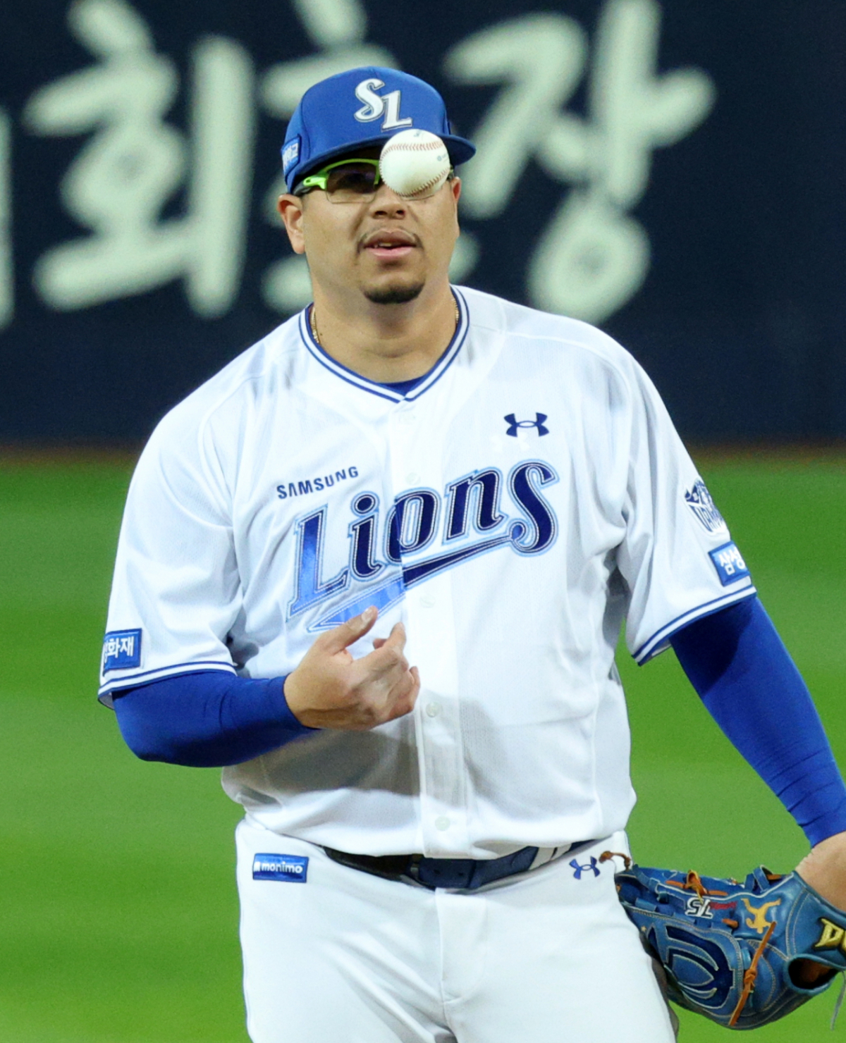 삼성 라이온즈 아리엘 후라도가 10월 27일 2026 KBO 포스트시즌 플레이오프(PO) 2차전 KIA 타이거를 상대로 투구 후 여유로운 표정을 짓고 있다. /사진=김진경 대기자