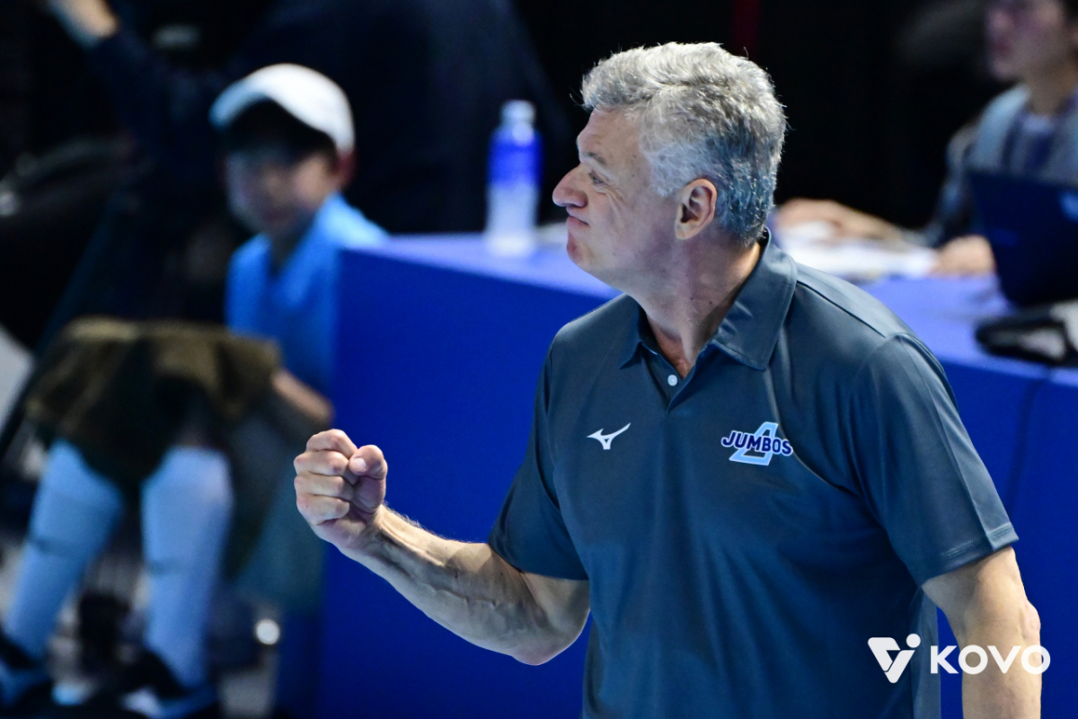 대한항공 헤난 달 조토 감독이 31일 인천 계양체육관에서 열린 2026~2027 HK흥국금융 프로배구 V리그 남자부 개막전 현대캐피탈전에서 팀 득점 성공 이후 기뻐하고 있다. /사진=한국배구연맹(KOVO) 제공