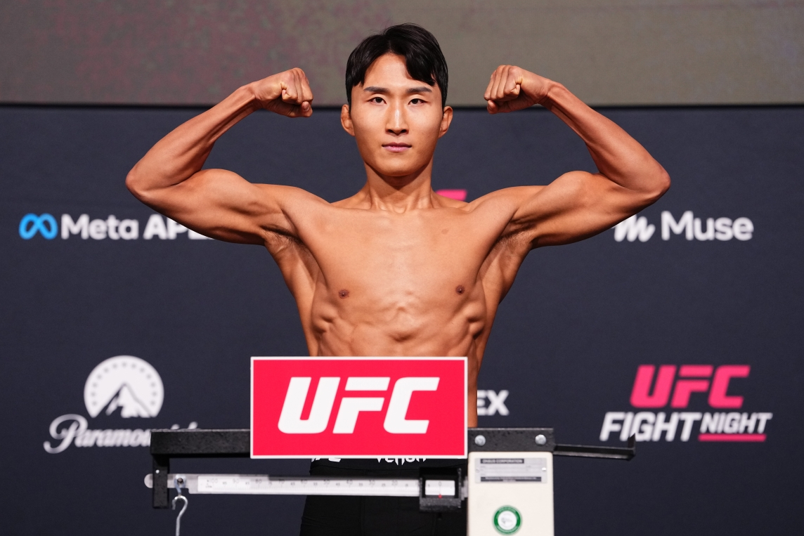 계체 통과한 이정영. /사진=UFC 제공