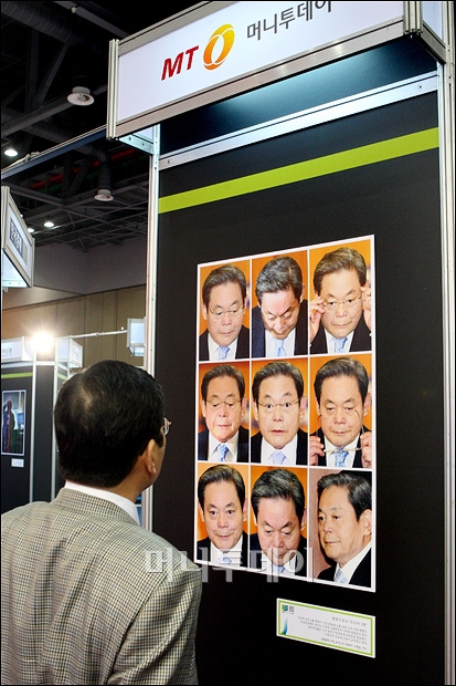 [사진]머투 부스 둘러보는 시민