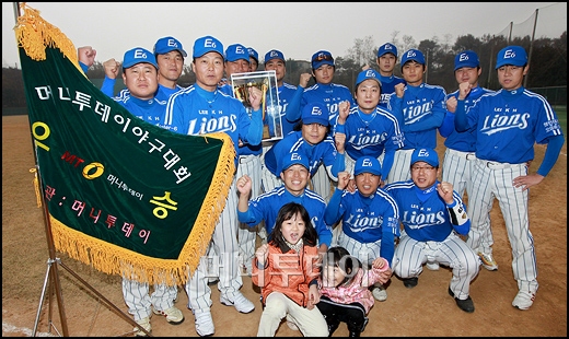 [사진]엔터식스 '머니투데이 사회인 야구대회 우승!'