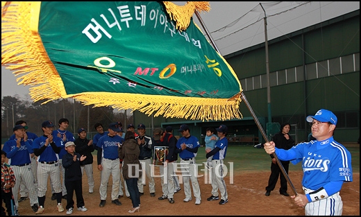 [사진]우승기 흔드는 엔터식스