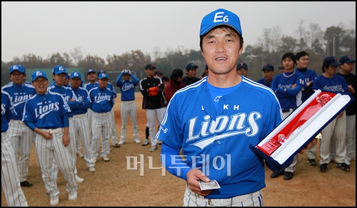 [사진]엔터6 권오영 선수, 제2회 머투 사회인 야구대회 MVP