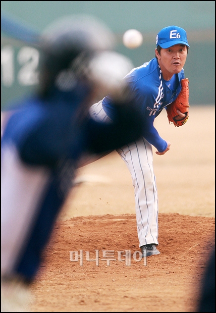 [사진]'칠테면 쳐 봐!'