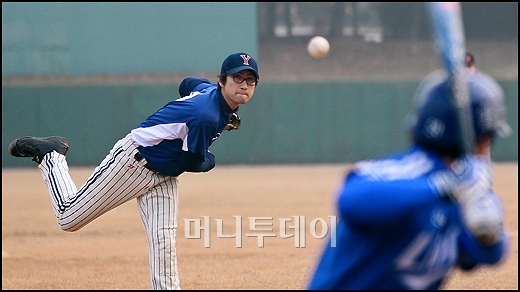 [사진]'강속구 받아라!'