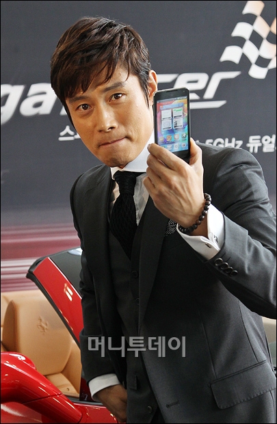 [사진]한류스타 이병헌, 팬택 스마트폰 모델