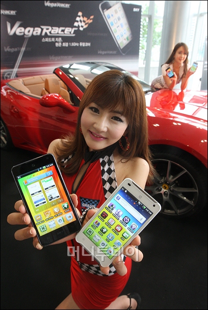 [사진]펜택 베가 레이서 '스피드의 지존'