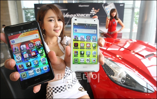 [사진]펜택 베가 레이서 '스피드의 최강자'