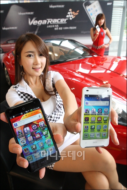 [사진]베가 레이서 Ƈ.5GHz 듀얼코어 프로세서를 탑재'