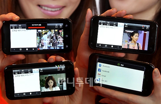 [사진]테이크 야누스, 동영상 보면서 문자도 보내요!