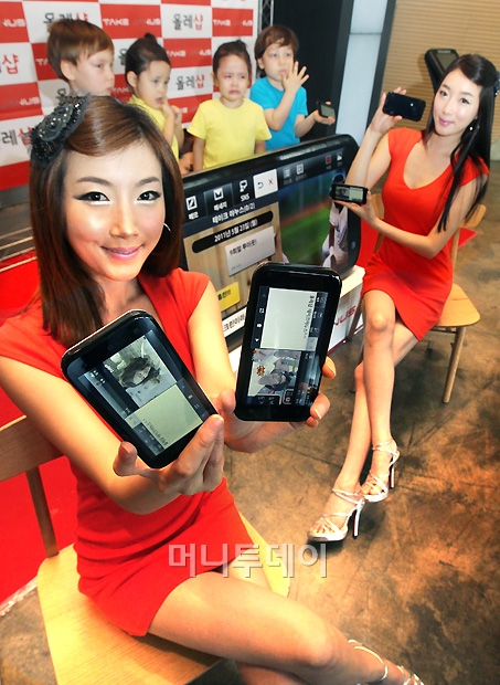 [사진]KT 테이크 야누스 ƈ분할 듀얼화면 스마트폰'