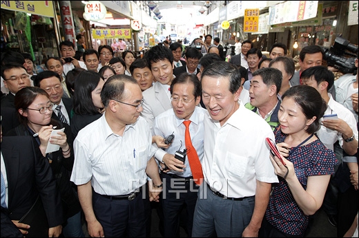 [사진]정재계 대표들 재래시장 방문