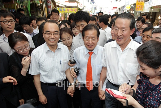 [사진]재래시장 방문한 홍준표·박재완·허창수