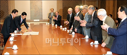 [사진]구국원로회, 국회의장에 한미FTA 강행처리 요구