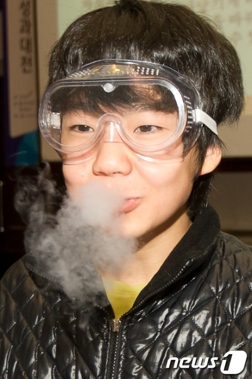 [사진]담배 피우는건 아녜요!
