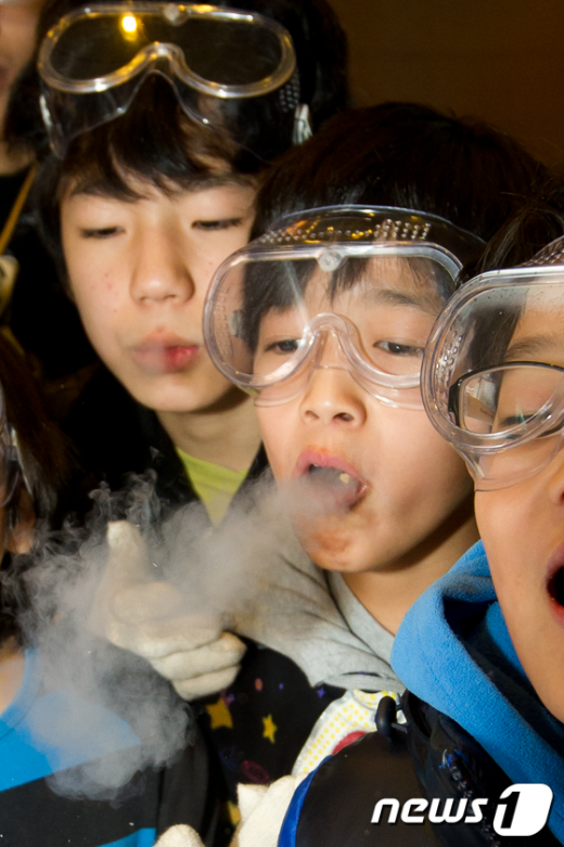 [사진]입에서 연기가 나와요!