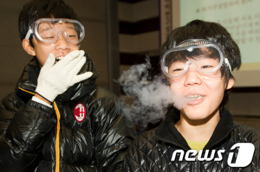 [사진]담배가 아니라 과자에요