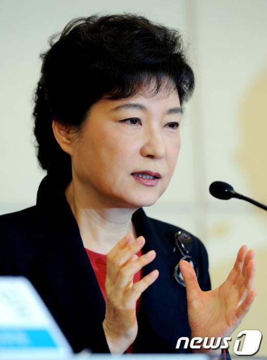 [사진]관훈토론 참석한 박근혜 위원장