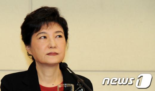 [사진]'무슨 말을 해야하나'