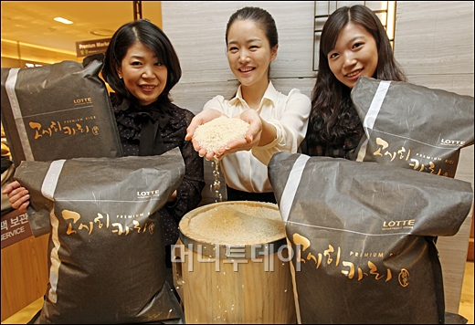 [사진]롯데百, 영양 15배 '고시히카리' 쌀 출시