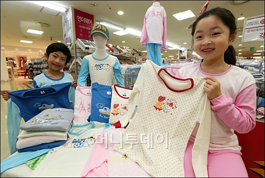[사진]롯데마트 '면100% 아동내복 세트가 6,800원!'