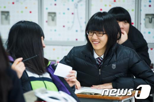 [사진]'수능 점수 어때?'
