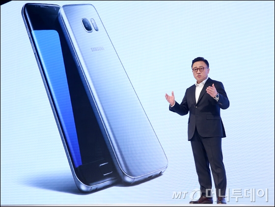 [사진]고동진 사장, 갤럭시 S7 출시 브리핑