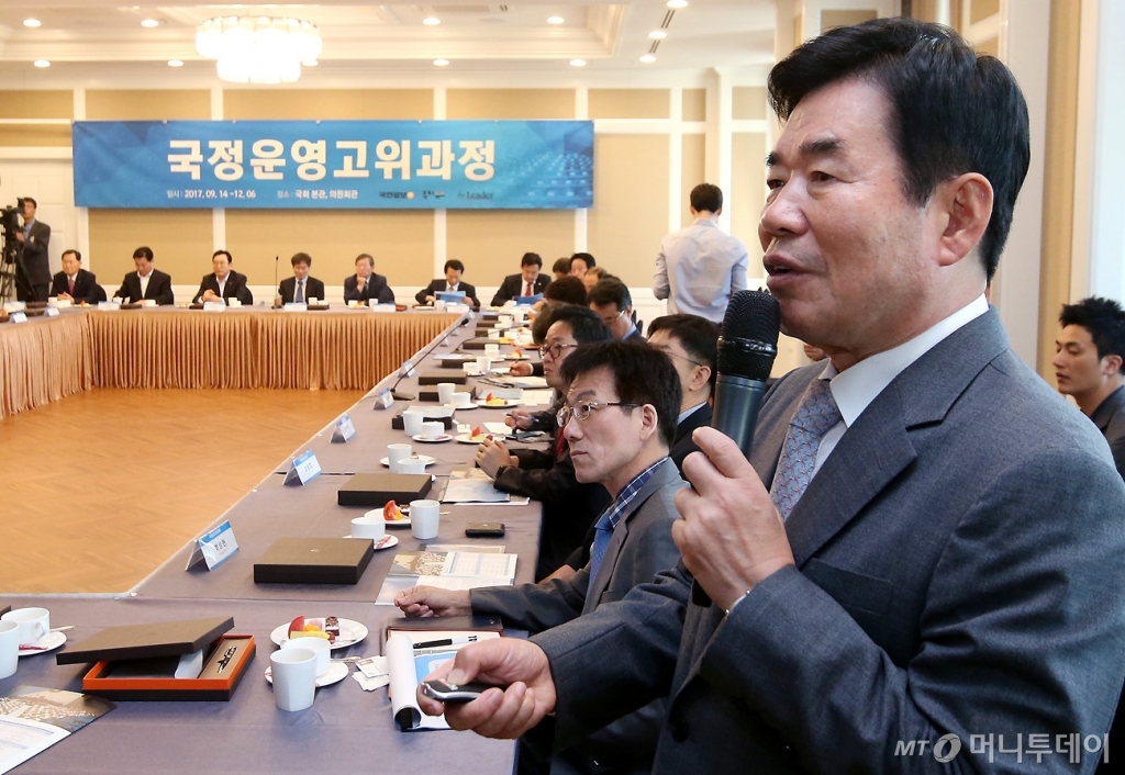 [사진]강연하는 김진표 전 국정기획자문위원장