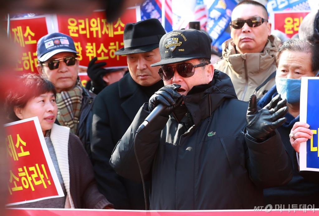 [사진]'계속되는 지만원의 망언'