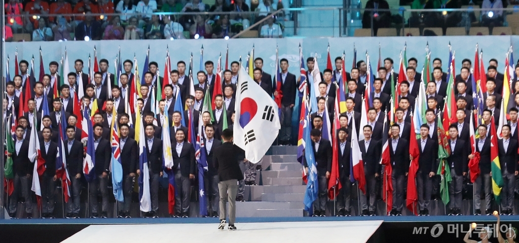 [사진]마지막 입장하는 개최국 한국