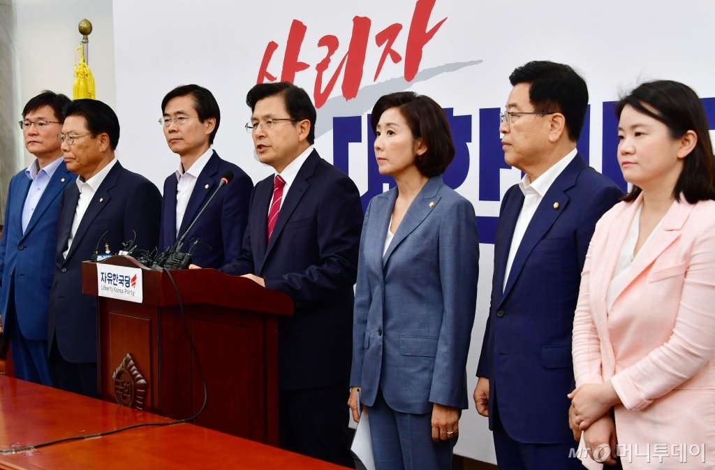 [사진]황교안, 일본 수출규제 논의 청와대 회담 제안