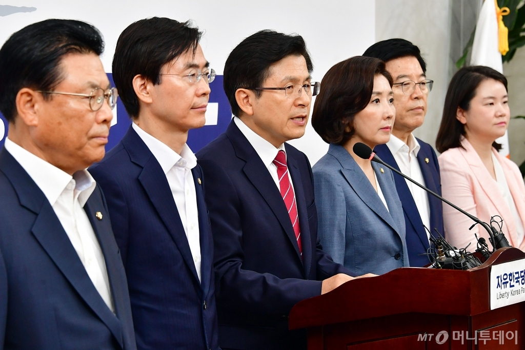 [사진]청와대 회담 제안하는 자유한국당