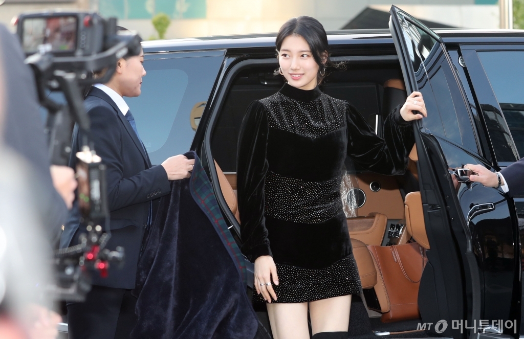 [사진]수지 '영화 속 한장면처럼'