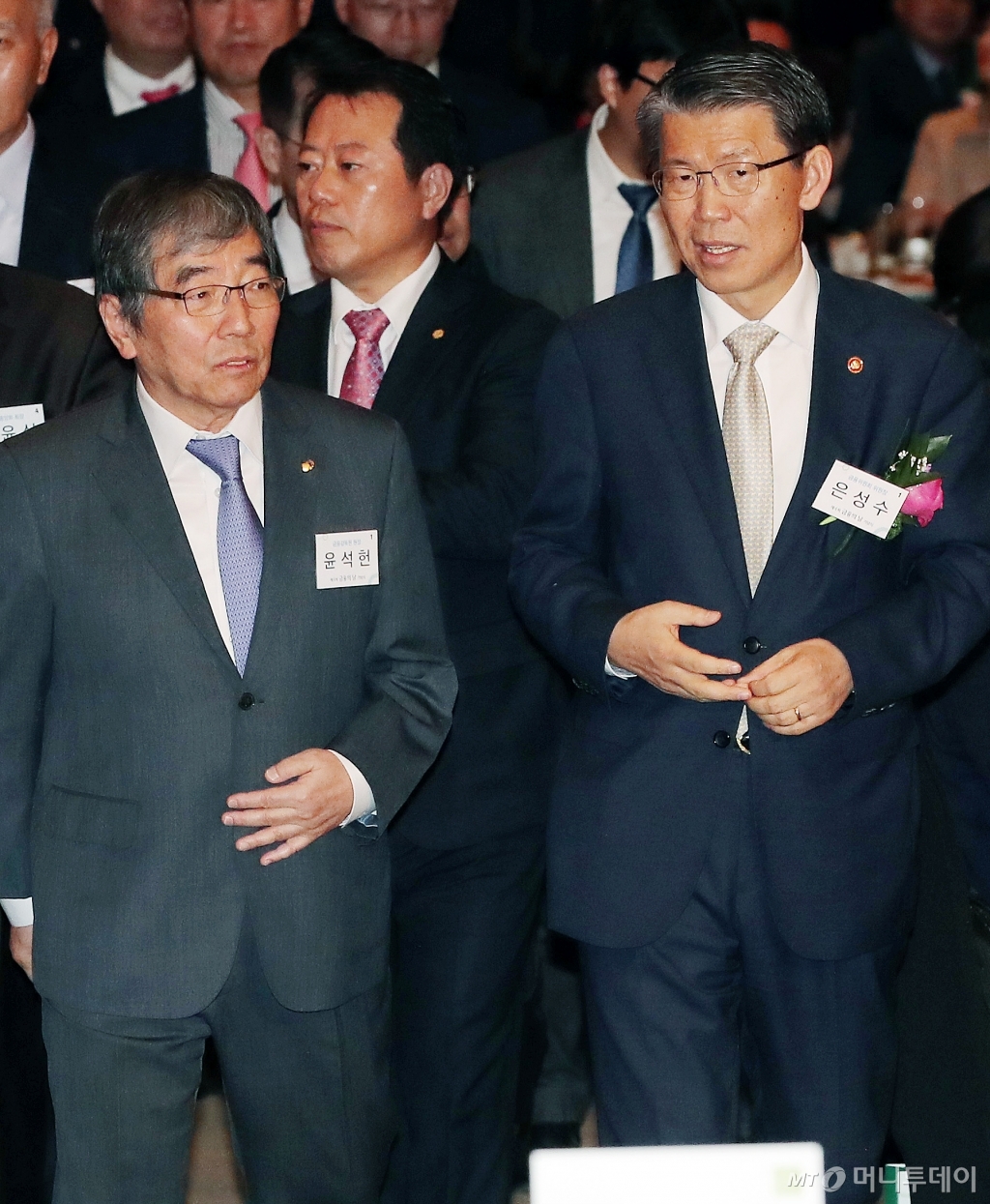 [사진]'금융의 날 기념식' 참석하는 윤석헌-은성수