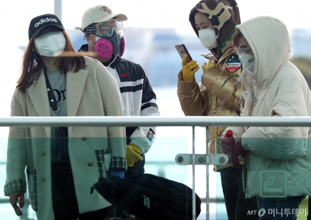 [사진]필수된 마스와 위생장갑