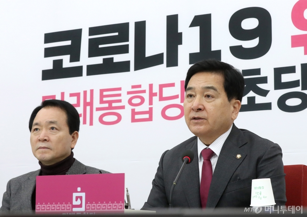 [사진]기자간담회 갖는 심재철 원내대표