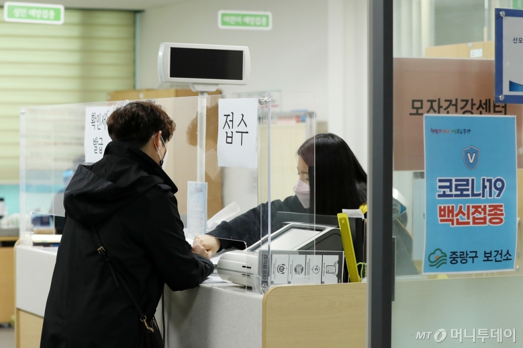 [사진]다시 재개된 'AZ 백신' 접종