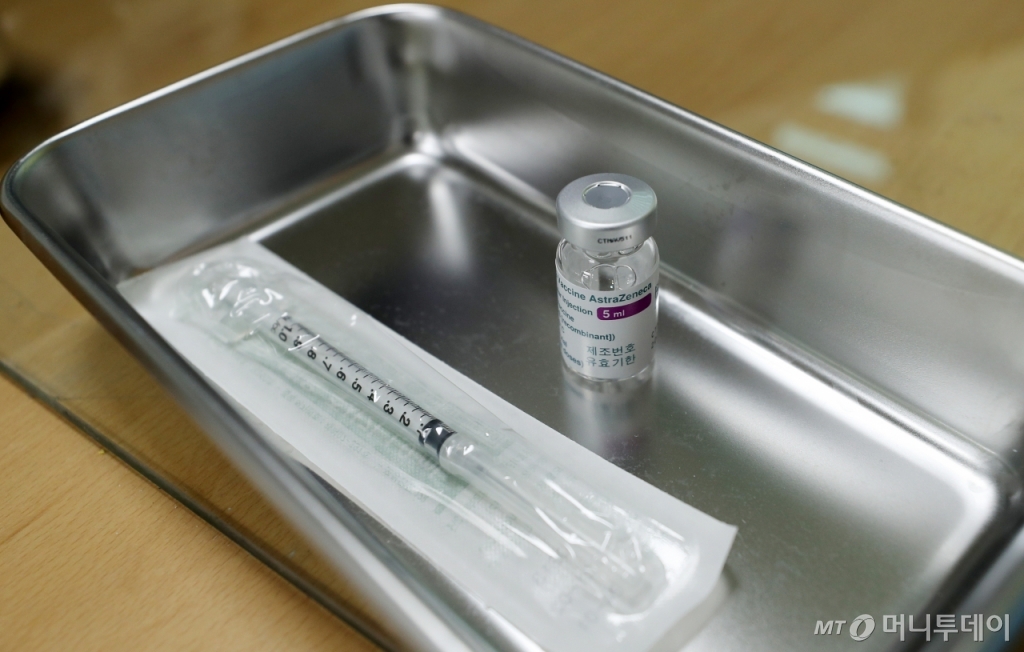 [사진]혈전 논란 'AZ 백신' 접종 재개